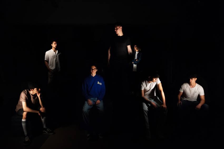 Trupa ”Ad-Hoc” vă invită la teatru. Miercuri are loc premiera piesei ”Desteptarea primaverii”! 3 Desteptarea primaverii - Trupa ”Ad-Hoc” vă invită la teatru. Miercuri are loc premiera piesei ”Desteptarea primaverii”!