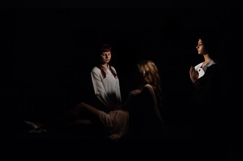 Trupa ”Ad-Hoc” vă invită la teatru. Miercuri are loc premiera piesei ”Desteptarea primaverii”! 6 Sursă foto: Teatru Ad-Hoc.