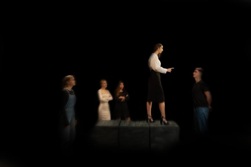 Trupa ”Ad-Hoc” vă invită la teatru. Miercuri are loc premiera piesei ”Desteptarea primaverii”! 5 Sursă foto: Teatru Ad-Hoc.