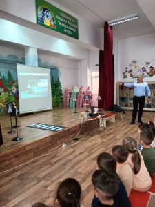 3d9568a2 6e33 49f4 b826 8983c2f94c26 - Poliția Locală Pitești, alături de preșcolari! Lecție de educație rutieră la Grădinița „Albă ca Zăpada”