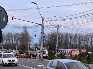 (VIDEO) Accident în Pitești! O persoană rănită 1 8b0cfa1b afe0 4f40 ab7a 564080ffdcd8 - (VIDEO) Accident în Pitești! O persoană rănită