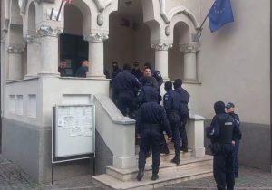 Bercea Mondialu şi 3 membri ai familiei sale, arestaţi preventiv pentru cămătărie și șantaj 1 3f511cf2 22ea 47d1 99c9 37847f8608c3 - Bercea Mondialu şi 3 membri ai familiei sale, arestaţi preventiv pentru cămătărie și șantaj