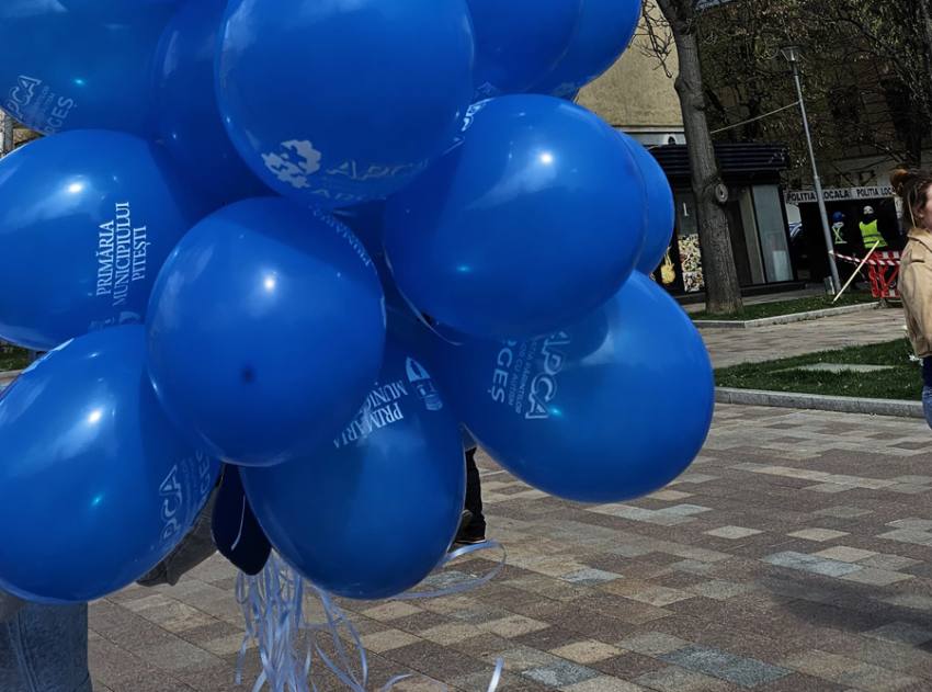 autism baloane albastre generic - Marșul Autismului. Cristian Gentea: ”Să fim alături de acești copii nu doar astăzi, ci în fiecare zi!”