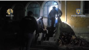 cats 1 - (VIDEO) Argeș. Tânără de 15 ani, violată și exploatată sexual. 4 persoane au ajuns după gratii