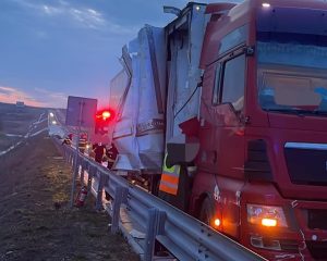 fb338c84 48c5 409b 8df9 ec463990e5b4 - Accident pe Drumul Expres Craiova-Pitești! Impact violent între un TIR și o autoutilitară