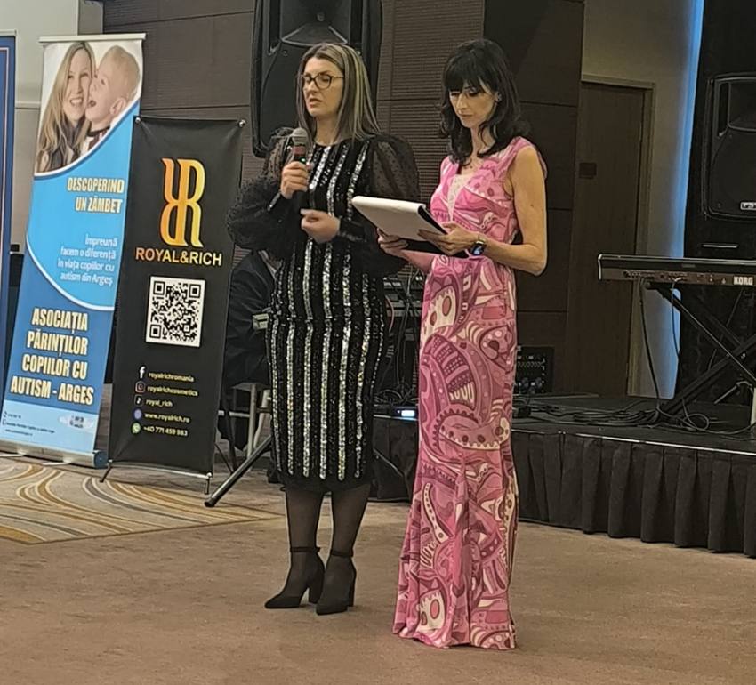 Andreea Nicoleta Badea si Larisa Vlasceanu - (Video) Ministrul Simona Bucura-Oprescu, alături de copiii cu autism