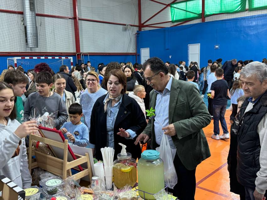 Împreună pentru Andrei: Târg de Paști la Școala ”Liviu Rebreanu” și spectacol caritabil în Mioveni 1 Sursă foto: FB Primăria Orașului Mioveni