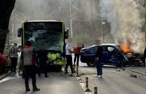 O maşină a luat foc după ce s-a ciocnit cu un autocar! A intervenit elicopterul SMURD 1 o masina a luat foc dupa ciocnirea cu un autobuz la sinaia la volan ar fi fost fiul unui afacerist local elicopterul smud intervine 962941 - O maşină a luat foc după ce s-a ciocnit cu un autocar! A intervenit elicopterul SMURD
