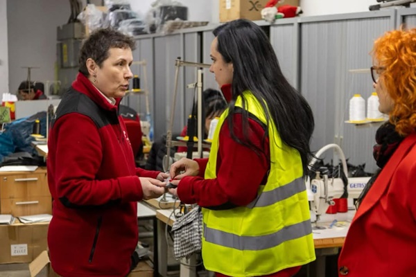 201b2acb-d2b4-4c3e-b270-59feb3d9df41