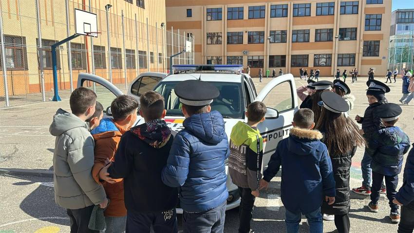 Activitate dedicată educației rutiere la Școala Gimnazială „Matei Basarab” din Pitești 1 educatie rutieri