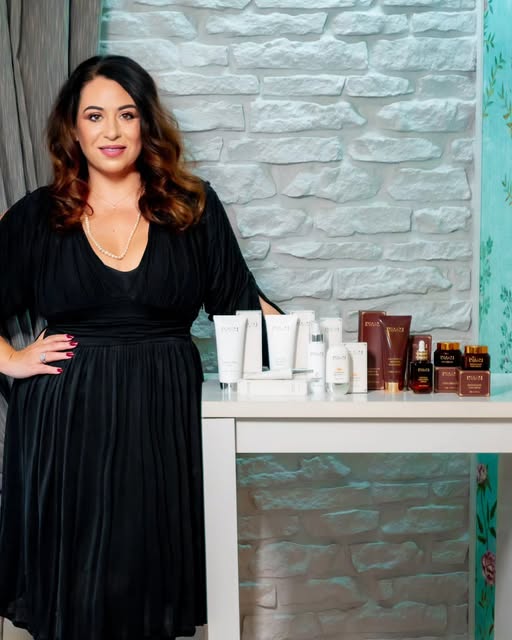 (Video) Oana Roman a lansat o gamă de cosmetice realizate cu ingrediente naturale 2 487203341 1239072691114782 8456745723639196631 n - (Video) Oana Roman a lansat o gamă de cosmetice realizate cu ingrediente naturale