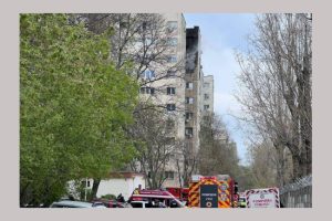 Trei răniți în urma unui incendiu izbucnit la un bloc! Zeci de persoane evacuate! 1 Untitled Project 3 - Trei răniți în urma unui incendiu izbucnit la un bloc! Zeci de persoane evacuate!