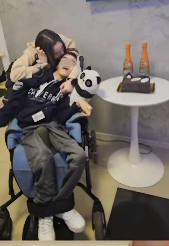 Frate, soră și tată suferă de boli grave. De Paște să fim aproape de familia Chiriac! 1 inalt handicap 3 - Frate, soră și tată suferă de boli grave. De Paște să fim aproape de familia Chiriac!