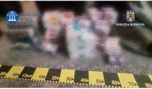 cats 1 - Percheziții în Pitești! Zeci de mii de țigarete și articole vestimentare contrafăcute, descoperite de polițiști
