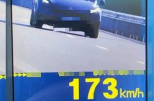 (VIDEO) Gonea cu 173 de km/h pe Drumul Expres Craiova-Pitești 1 cats - (VIDEO) Gonea cu 173 de km/h pe Drumul Expres Craiova-Pitești