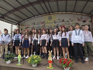 Elevii de la ”Iulia Zamfirescu” din Mioveni au strâns fonduri pentru Andrei Rizoaica 1 Sursă foto: FB Primăria Orașului Mioveni.