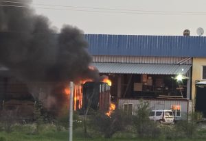 Incendiu în Albota! Un TIR a luat foc 1 9dd1da9e e094 47e2 bb1e efda2f8b997f - Incendiu în Albota! Un TIR a luat foc