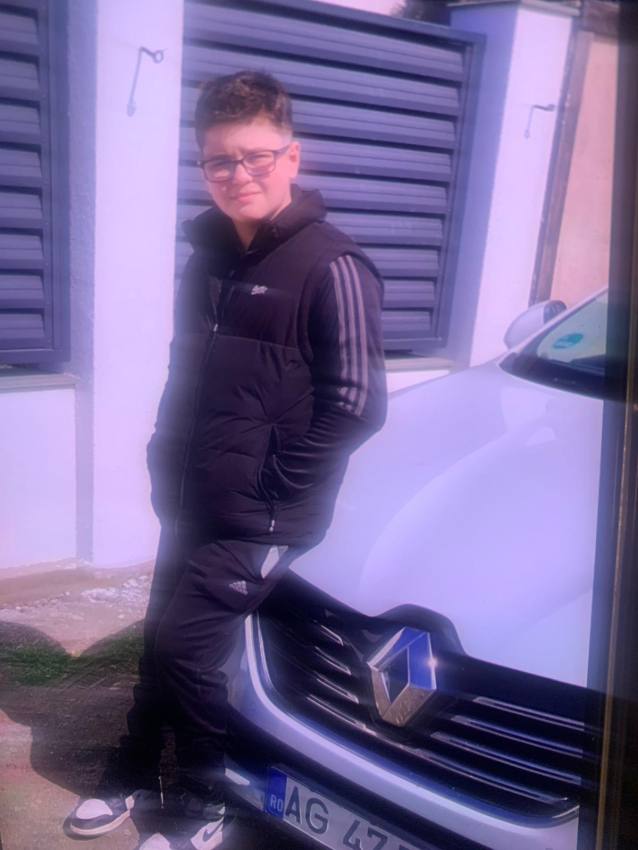 Mesaj RO-Alert pentru dispariția unui copil de 13 ani din Pitești 1 copil dat disaprut