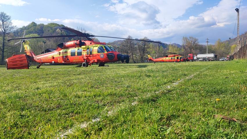 (Video) Argeș. Incendiu violent lângă Mănăstirea Cetățuia 3 elicopter MAI interventie