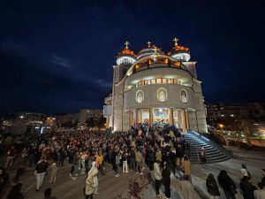 Sursă foto: FB Catedrala „Sfinții Apostoli Petru și Pavel” din Mioveni, foto credit: Silviu Constantin.