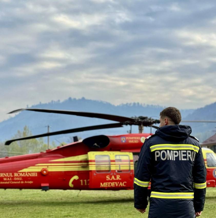 (Video) Argeș - Intervenție de Paște cu elicopterul la incendiul de pădure 1 pompier elicopter SMURD