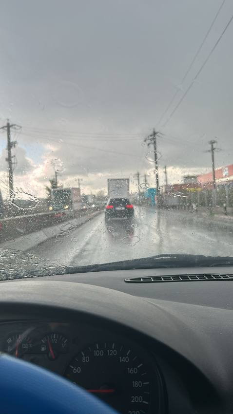 (Video) Vremea rea le dă bătăi de cap șoferilor din Argeș! Trafic îngreunat! 1 WhatsApp Image 2025 04 22 at 14.40.56 1 - (Video) Vremea rea le dă bătăi de cap șoferilor din Argeș! Trafic îngreunat!