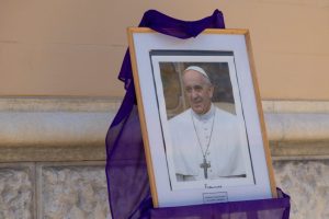 Premierul Marcel Ciolacu anunță: Sâmbătă, voi fi prezent la funeraliile Sanctității Sale 1 Sursă foto: FB Marcel Ciolacu.