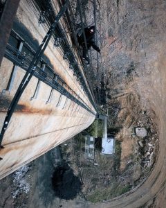 492374296 10162568653834642 6601392327518072574 n - Aventură extremă de Paște! Doi tineri au urcat pe un turn de 160 de metri din Câmpulung