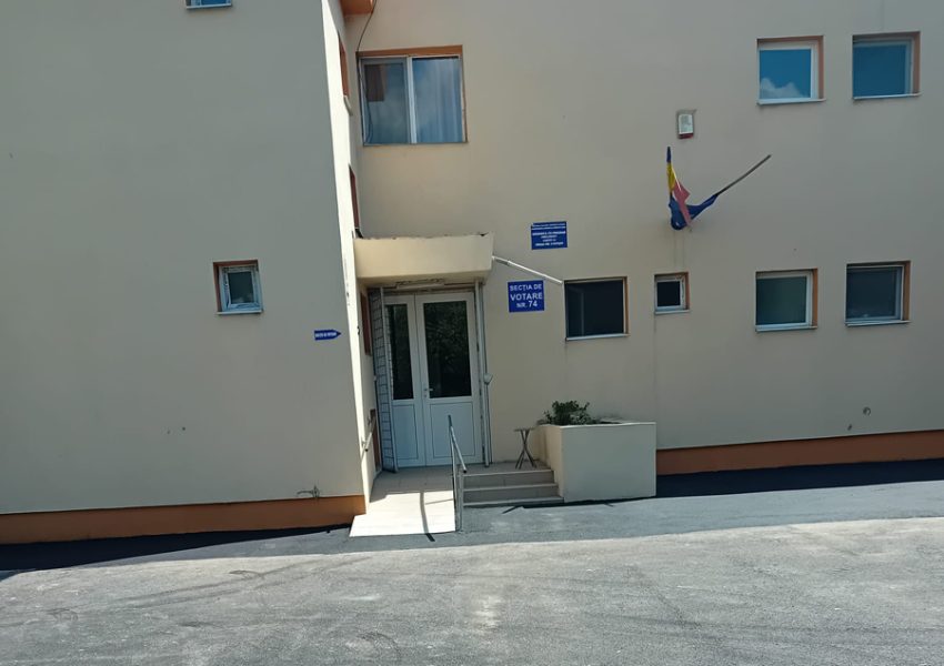 Primăria a asfaltat curtea Grădiniței cu Program Prelungit „Armonia” din Războieni 2 Sursă foto: FB Primăria Municipiului Pitesti