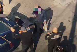 6eeca7de acc9 4f1e be75 a8954110e795 - Vindea brânză din mașină în centrul Piteștiului! A fost amendat de polițiștii locali