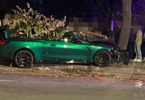 WhatsApp Image 2025 04 26 at 11.54.50 - Pitești. Au intrat cu mașina în pom și au plecat de la locul accidentului