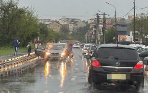 cd70e513 e856 4ab6 b950 c0890a8cd1b2 - Încă un accident în Pitești! Două mașini implicate