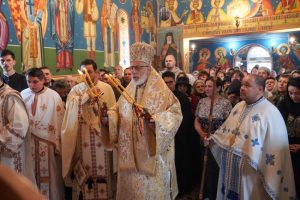 Slujire Arhierească la hramul parohiei Sfântul Apostol Toma din Pitești. Calinic Argeșeanul a oficiat Sfânta Liturghie 1 Sursă foto: FB Arhiepiscopia Argeșului și Muscelului, Foto credit: Cristian Gheorghe.
