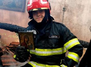 Flăcările au mistuit aproape totul, dar icoana Maicii Domnului a rămas neatinsă 1 493261301 1008648618112704 3066919232055573532 n - Flăcările au mistuit aproape totul, dar icoana Maicii Domnului a rămas neatinsă