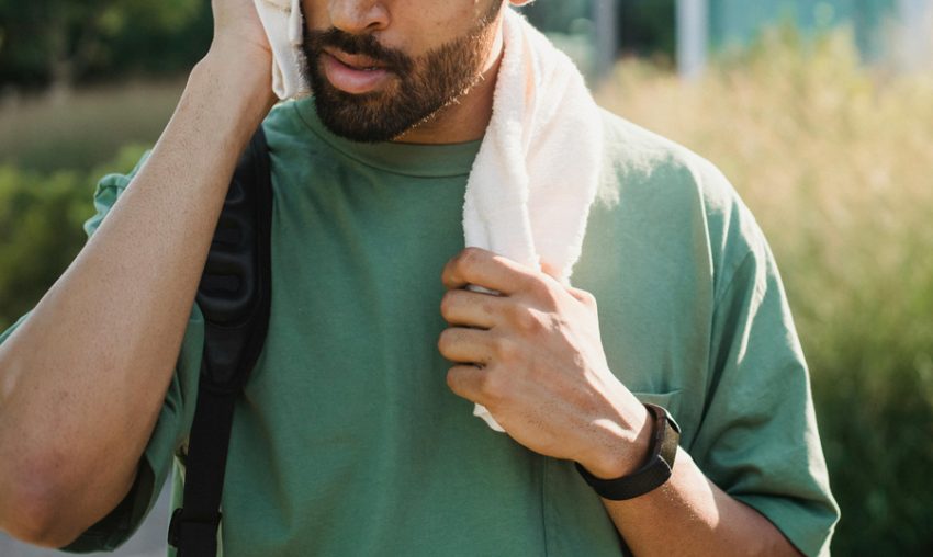 Putem scăpa de mirosul neplăcut și de senzația de umezeală din axilă? Ce alegem: deodorant sau antiperspirant? 1 Sursă foto: pexels.com