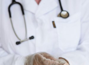 Trei medici de la Spitalul Militar Central puși sub control judiciar pentru 60 de zile 1 medici generic
