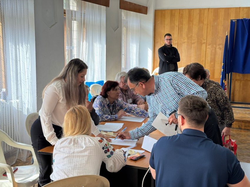 Primarul de la Mioveni: Astăzi am votat cu gândul la viitorul copiilor noștri 1 Sursă foto: FB Aurel Costache.