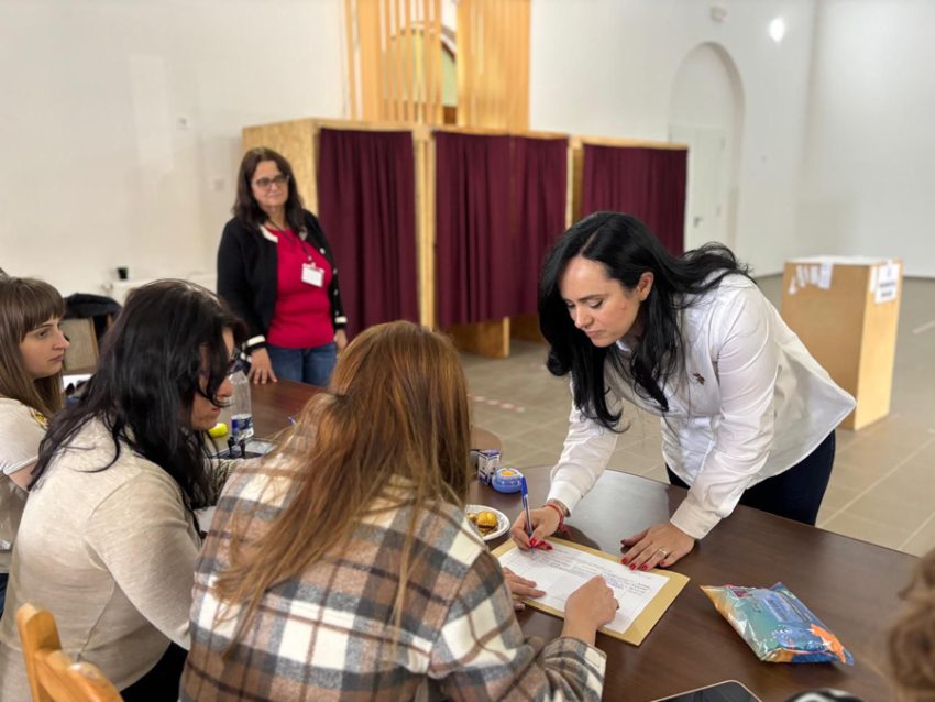 Ministrul Simona Bucura-Oprescu: Am votat cu gândul la copiii noștri 1 Sursă foto: FB Simona Bucura Oprescu.