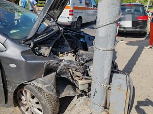 4868537c 8b3b 42d8 8767 c4cf3103b993 - S-a urcat băut la volan și a intrat cu mașina într-un stâlp de pe Calea București