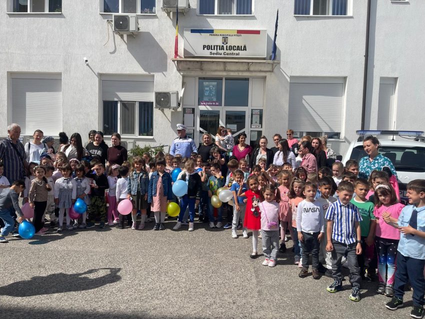 609b150d e080 4ffb b6d5 82006d5c7099 - Preșcolarii de la Grădinița cu Program Prelungit „Aripi Deschise”, în vizită la Poliția Locală Pitești