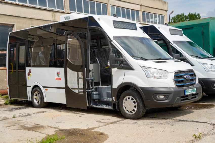 Transport școlar modern și ecologic. Microbuze electrice școlare noi pentru elevii din Moșoaia și Bughea de Jos 2 Sursă foto: CJ ARges