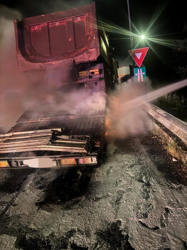 Pitești. Incendiu izbucnit la semiremorca unui cap tractor! 1 incendiu semiremorca Pitesti