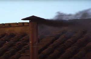 fum negru vatican tw - Fum negru la Vatican, după primul tur de vot în Conclav