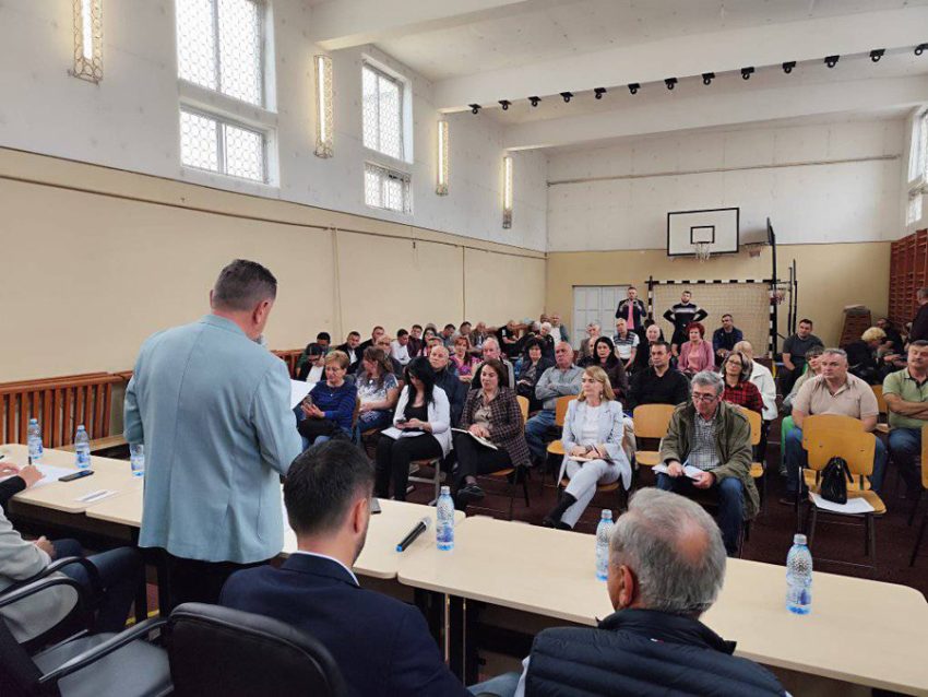 Gentea intalnire cu oamenii trivale deschidere Sursă foto: Cristian Gentea