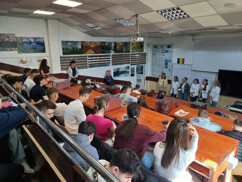 scoala christian la mioveni Sursă foto: FB Primăria Orașului Mioveni.