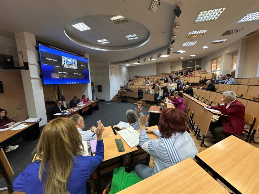 Cristian Gentea: ”Piteștiul îl onorează pe ÎPS Calinic Argeşeanul!” 1 FB Cristian Gentea.