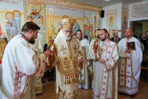 Slujire Arhierească la hramul Paraclisului Universitar din Pitești 1 Sursă foto: FB Arhiepiscopia Argeșului și Muscelului (foto credit: Cristian Gheorghe)