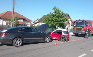 08edbe11 bdee 4a0a a3ca 5b5336f4b019 1 - Impact violent între două mașini la Valea Stânii! Doi minori au ajuns la spital