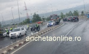 Accident în Mioveni! Două vehicule implicate, o femeie transportată la spital 1 d8b5ead1 aad5 4894 b24b 9ba246551ee6 - Accident în Mioveni! Două vehicule implicate, o femeie transportată la spital