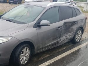 dd2409ac 51eb 479c b74d ccf092c689c9 - Două mașini s-au ciocnit pe DN 65B! Trei persoane au ajuns la spital